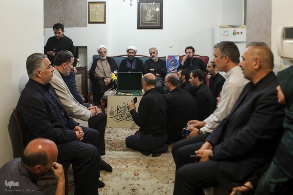 حضور جامعه قرآنی در منزل شهید احسان ذاکری