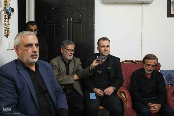 حضور جامعه قرآنی در منزل شهید احسان ذاکری