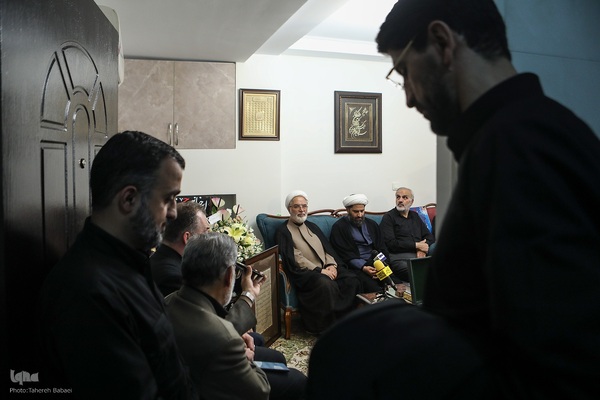 حضور جامعه قرآنی در منزل شهید احسان ذاکری