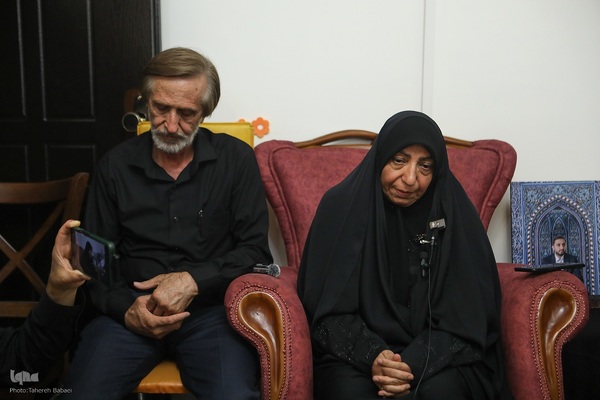 حضور جامعه قرآنی در منزل شهید احسان ذاکری