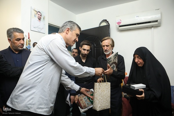 حضور جامعه قرآنی در منزل شهید احسان ذاکری