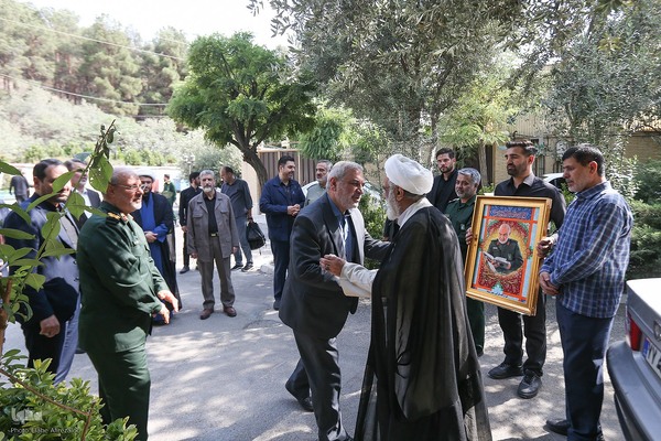 دیدار جامعه قرآنی با خانواده سردارسلامی