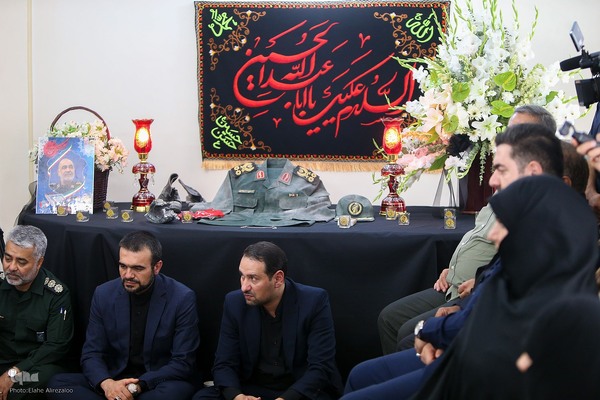 دیدار جامعه قرآنی با خانواده سردارسلامی