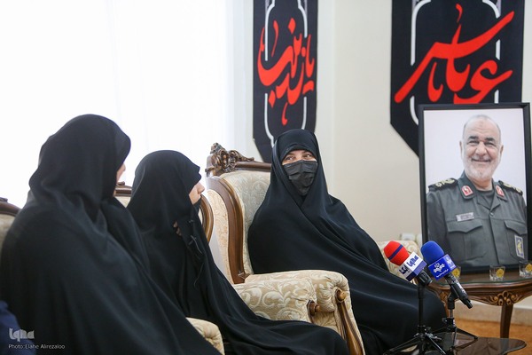 دیدار جامعه قرآنی با خانواده سردارسلامی