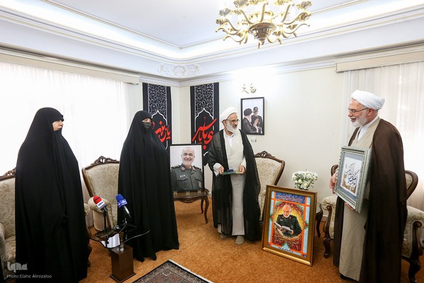 دیدار جامعه قرآنی با خانواده سردارسلامی