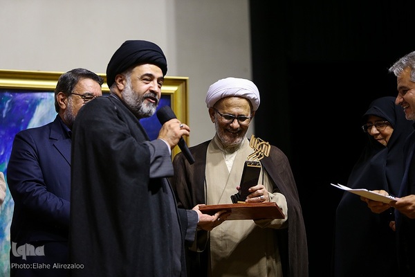 آئین رونمایی از آثار فرهنگی و علمی اربعین