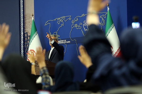 نشست خبری سخنگوی وزارت خارجه با حضور عراقچی