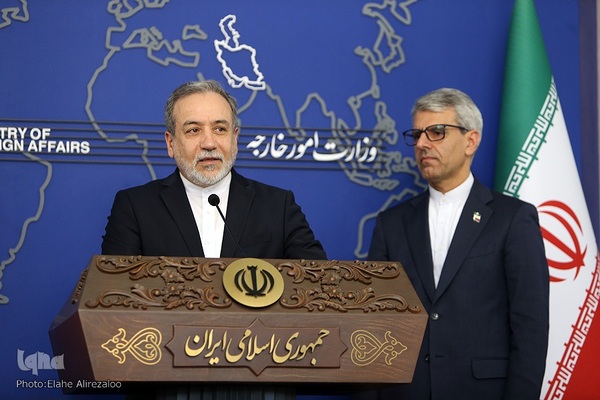 نشست خبری سخنگوی وزارت خارجه با حضور عراقچی