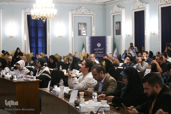 نشست خبری سخنگوی وزارت خارجه با حضور عراقچی