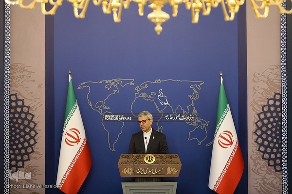 نشست خبری سخنگوی وزارت خارجه با حضور عراقچی