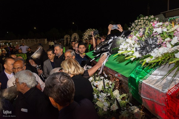 مراسم استقبال از پیکر استاد محمود فرشچیان در اصفهان