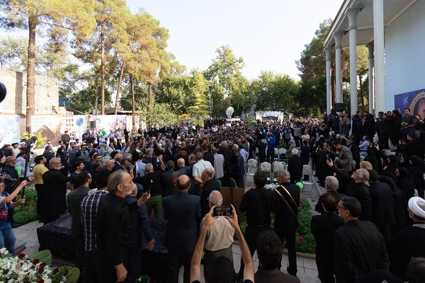 بدرقه پیکر استاد فرشچیان به خانه ابدی