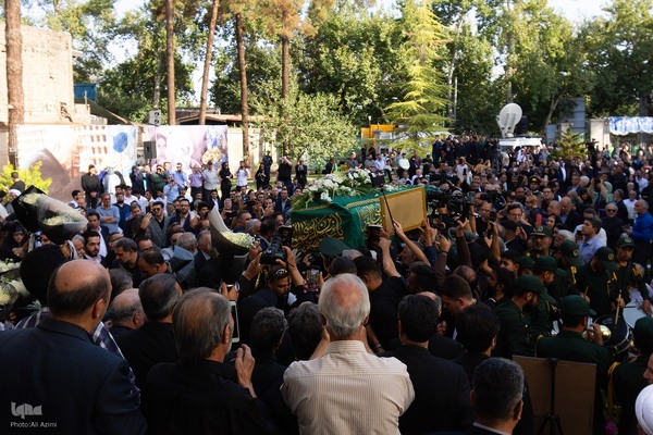 بدرقه پیکر استاد فرشچیان به خانه ابدی