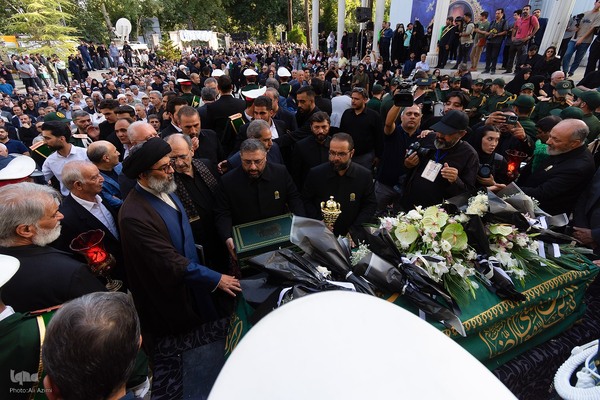 بدرقه پیکر استاد فرشچیان به خانه ابدی