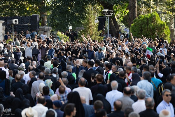 بدرقه پیکر استاد فرشچیان به خانه ابدی