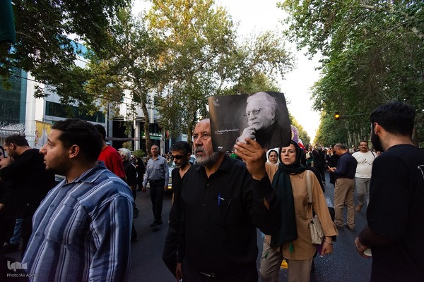 بدرقه پیکر استاد فرشچیان به خانه ابدی