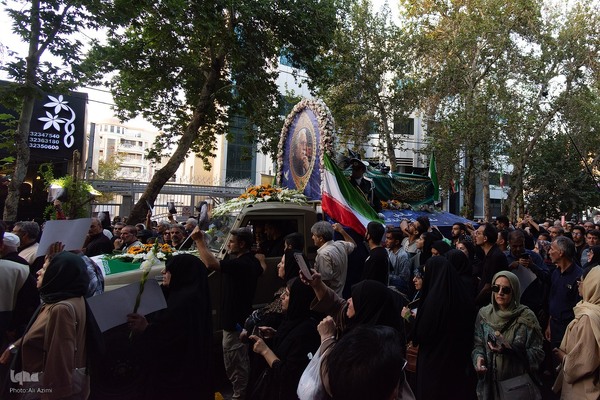 بدرقه پیکر استاد فرشچیان به خانه ابدی