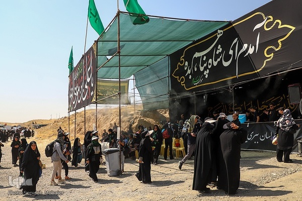 زائران پیاده امام رضا(ع)