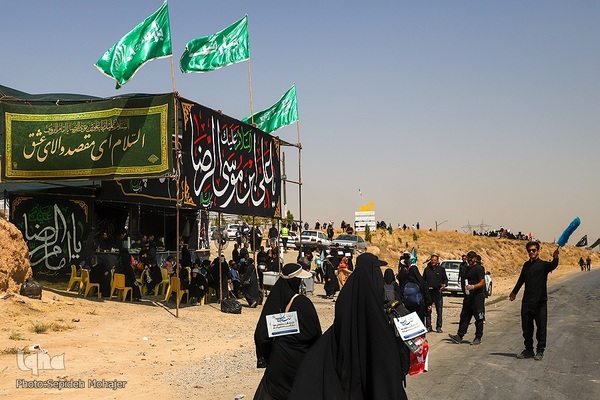 زائران پیاده امام رضا(ع)