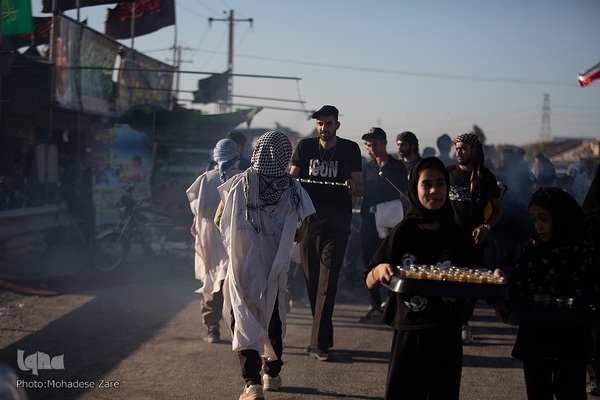 زائران پیاده امام رضا(ع)