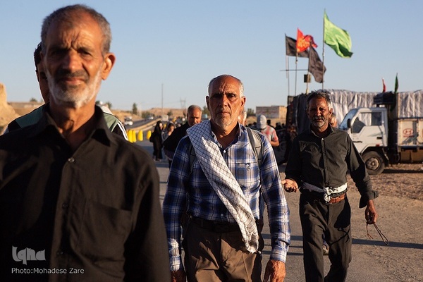 زائران پیاده امام رضا(ع)