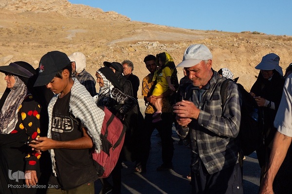 زائران پیاده امام رضا(ع)