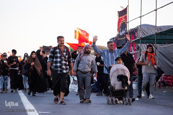 زائران پیاده امام رضا(ع)