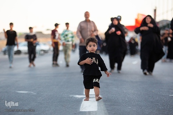 زائران پیاده امام رضا(ع)
