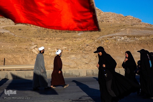 زائران پیاده امام رضا(ع)