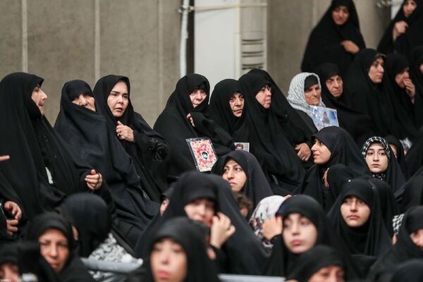 دیدار هزاران نفر از اقشار مختلف مردم در سالروز شهادت امام رضا(ع) با رهبر معظم انقلاب