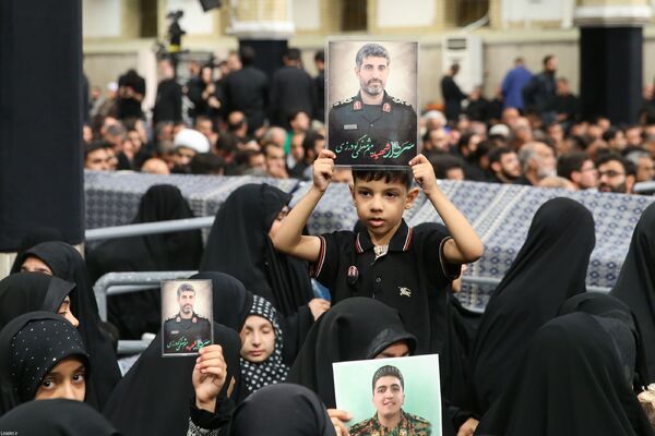 دیدار هزاران نفر از اقشار مختلف مردم در سالروز شهادت امام رضا(ع) با رهبر معظم انقلاب