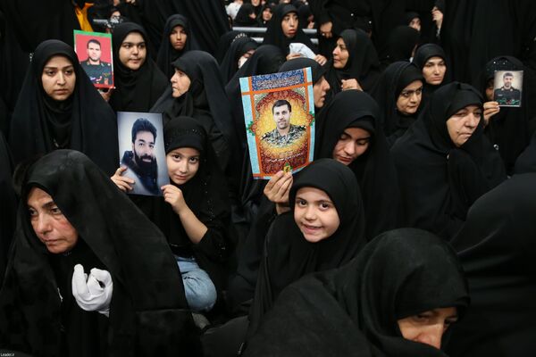 دیدار هزاران نفر از اقشار مختلف مردم در سالروز شهادت امام رضا(ع) با رهبر معظم انقلاب