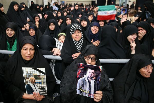 دیدار هزاران نفر از اقشار مختلف مردم در سالروز شهادت امام رضا(ع) با رهبر معظم انقلاب