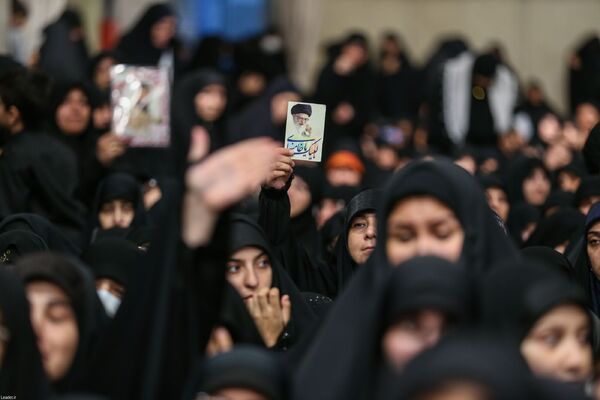 دیدار هزاران نفر از اقشار مختلف مردم در سالروز شهادت امام رضا(ع) با رهبر معظم انقلاب