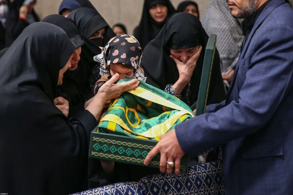 دیدار هزاران نفر از اقشار مختلف مردم در سالروز شهادت امام رضا(ع) با رهبر معظم انقلاب