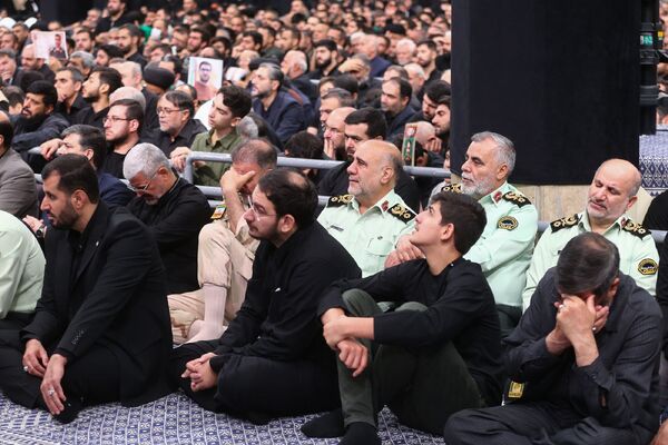 دیدار هزاران نفر از اقشار مختلف مردم در سالروز شهادت امام رضا(ع) با رهبر معظم انقلاب