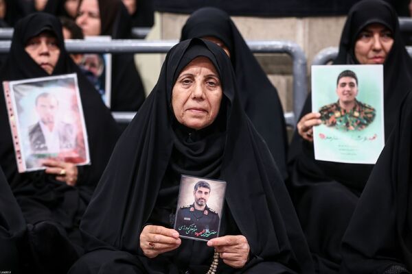 دیدار هزاران نفر از اقشار مختلف مردم در سالروز شهادت امام رضا(ع) با رهبر معظم انقلاب