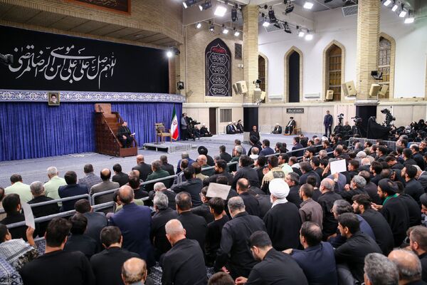 دیدار هزاران نفر از اقشار مختلف مردم در سالروز شهادت امام رضا(ع) با رهبر معظم انقلاب