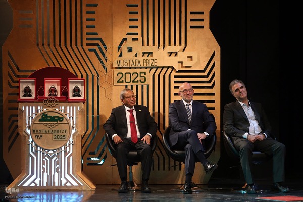 آیین اهدای مدال و جایزه مصطفی (ص)