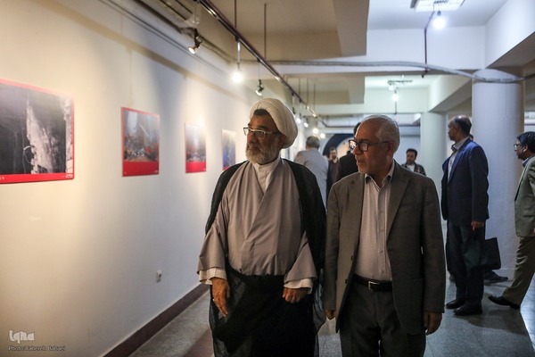 نمایشگاه عکس ۱۲ روز ایران