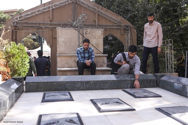 آئین ادای احترام و عطر افشانی مزار شهدای گمنام دانشگاه تهران