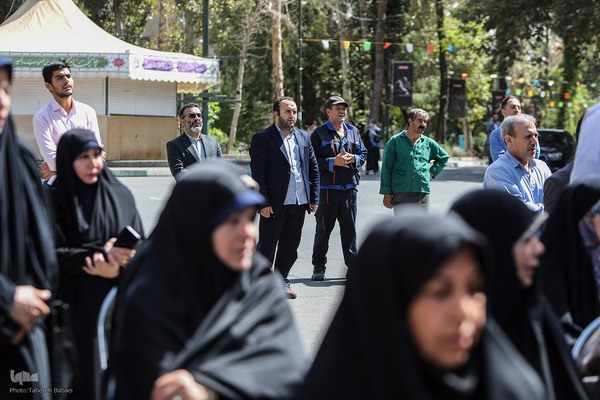 آئین ادای احترام و عطر افشانی مزار شهدای گمنام دانشگاه تهران