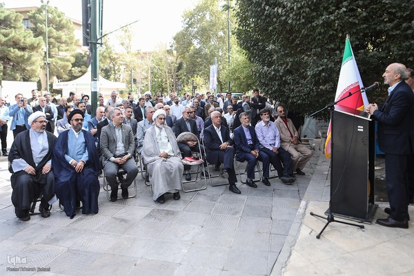 آئین ادای احترام و عطر افشانی مزار شهدای گمنام دانشگاه تهران