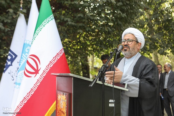 آئین ادای احترام و عطر افشانی مزار شهدای گمنام دانشگاه تهران