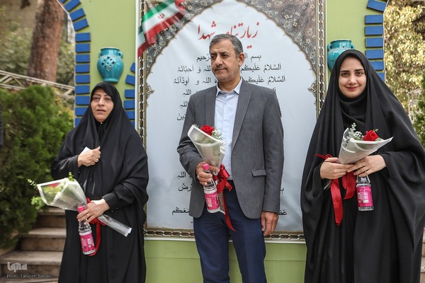 آئین ادای احترام و عطر افشانی مزار شهدای گمنام دانشگاه تهران