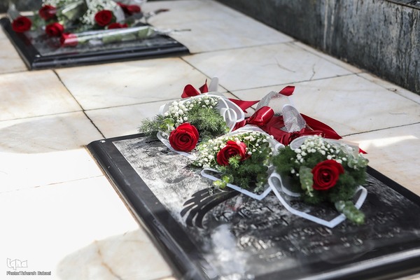 آئین ادای احترام و عطر افشانی مزار شهدای گمنام دانشگاه تهران