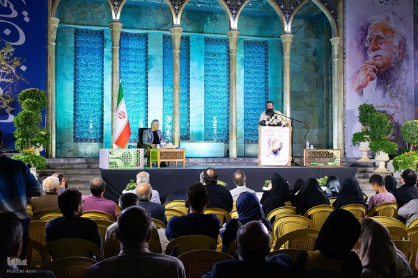 شب شعر استاد فرشچیان در اصفهان