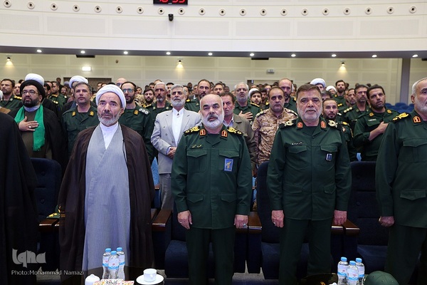 آئین اختتامیه مسابقات سراسری قرآن کریم نیروی زمینی سپاه با حضور سردار سرتیپ پاسدار «محمد کرمی» فرمانده نیروی زمینی سپاه شامگاه چهارشنبه 9 مهرماه در مجتمع فتح المبین برگزار شد.