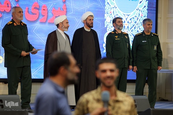 آئین اختتامیه مسابقات سراسری قرآن کریم نیروی زمینی سپاه با حضور سردار سرتیپ پاسدار «محمد کرمی» فرمانده نیروی زمینی سپاه شامگاه چهارشنبه 9 مهرماه در مجتمع فتح المبین برگزار شد.