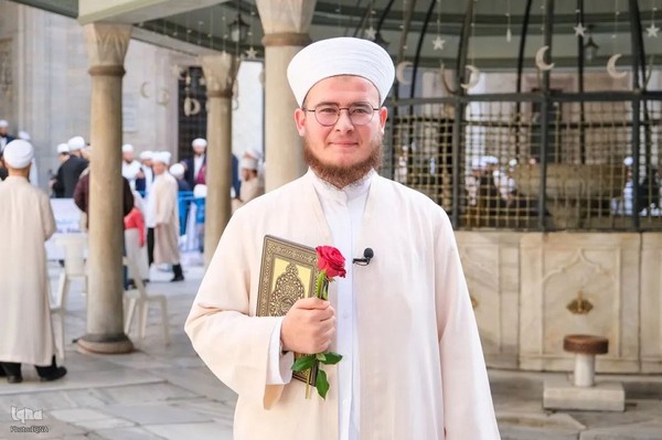 جشن فارغ‌التحصیلی صدها قرآن‌آموز در مسجد سلطان سلیم استانبول